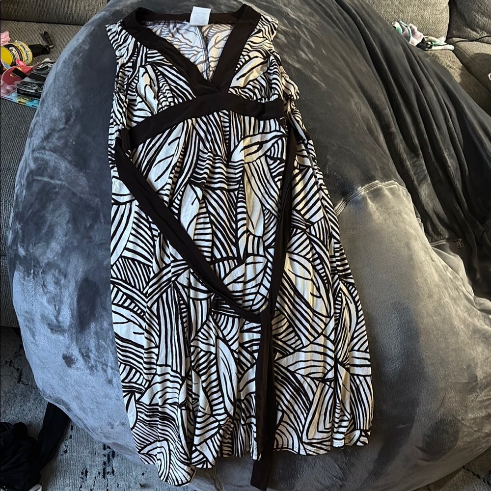 Elegant Black and White Patterned Dress